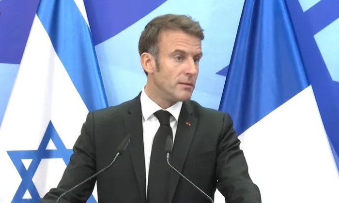 بادرة غير مسبوقة في تاريخ فرنسا .. سفراء ينتفضون ضد ماكرون بسبب تأييد إسرائيل