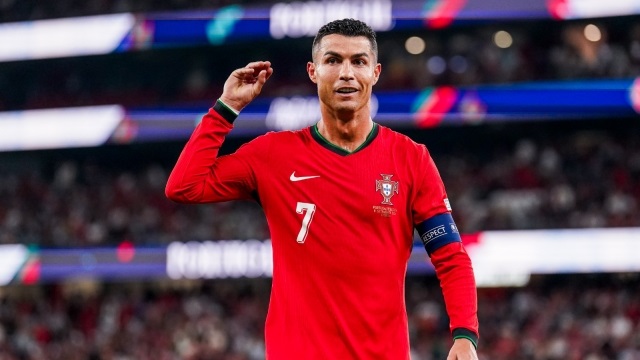 مليار متابع! كريستيانو يحتفل برقمه القياسي على وسائل التواصل الاجتماعي