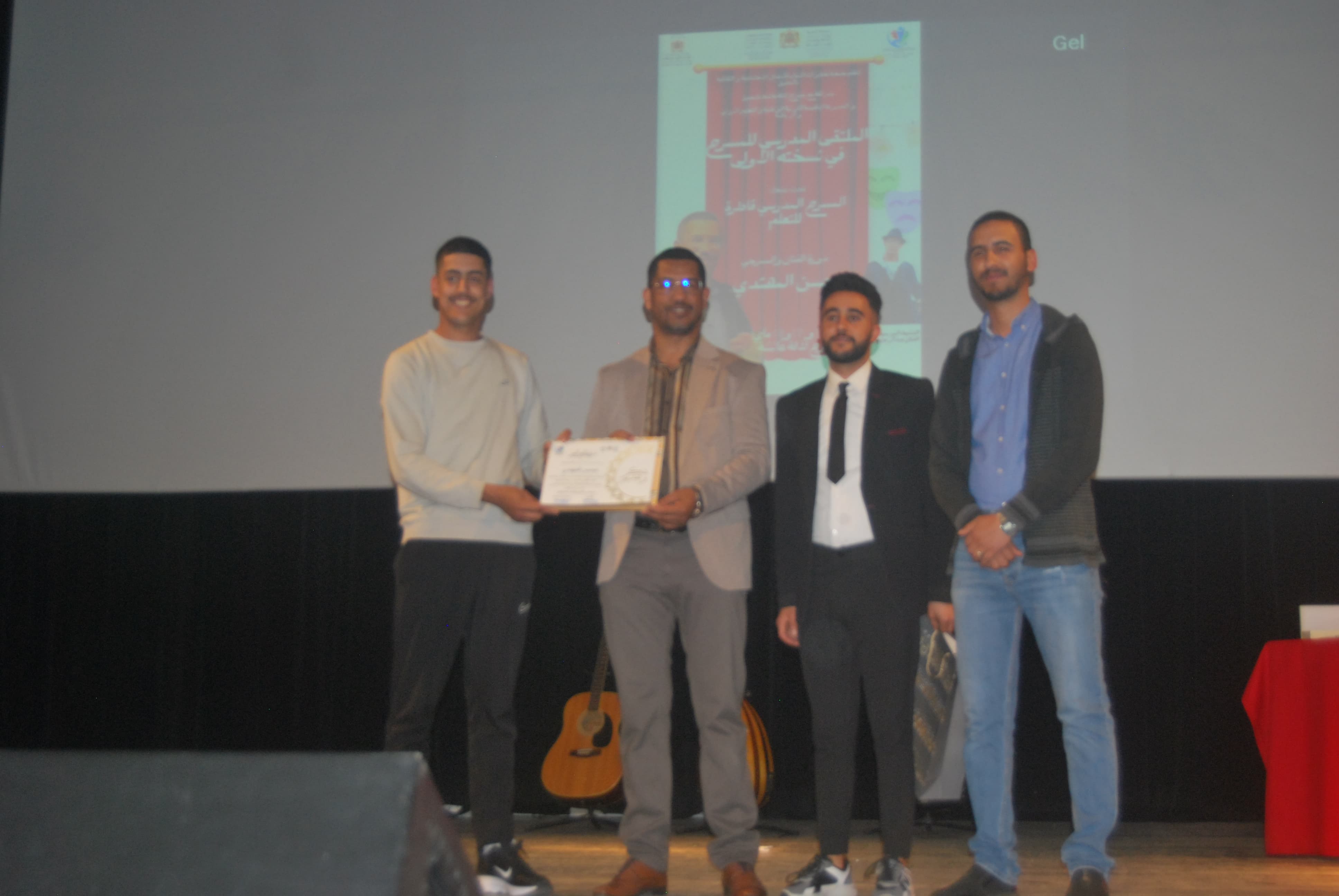 “أنامل المسرح” تبهر في الملتقى المدرسي للمسرح وتحصد جائزة أفضل عرض مسرحي بعنوان “خبر عاجل”