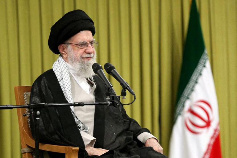 خامنئي يرفض المقترح النووي الأمريكي ويتعهد بمواصلة التخصيب
